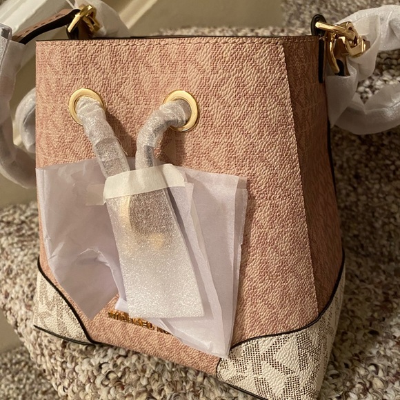 MK Mercer Galery Crossbody Bucket Bag - Picture 5 of 5